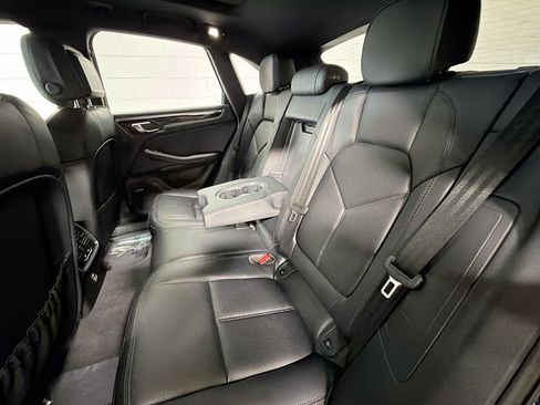 Certified 2025 Porsche Macan image 21