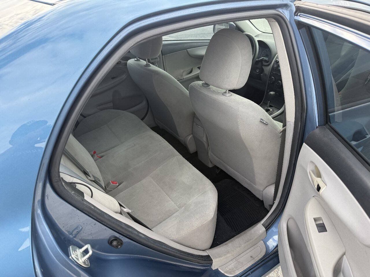Used 2013 Toyota Corolla L FWD image 12