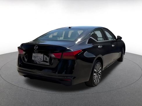 Used 2025 Nissan Altima 2.5 SV FWD image 14