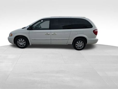 Used 2003 Chrysler Town & Country Limited image 10