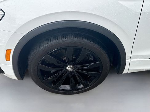 Certified 2021 Volkswagen Tiguan SE R-Line FWD image 36