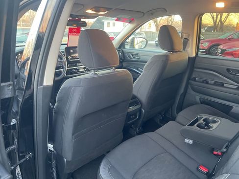 Certified 2025 Nissan Pathfinder SV image 10