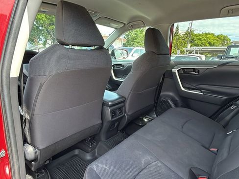Used 2021 Toyota RAV4 LE AWD/4WD image 26