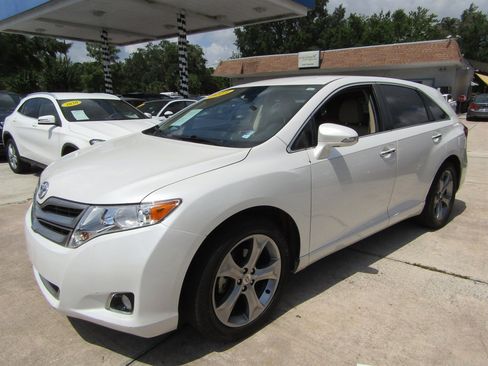 Used 2013 Toyota Venza XLE FWD image 1