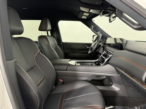 Used 2026 Nissan Armada SL w/ Captain's Chari Seat Package AWD/4WD image 10