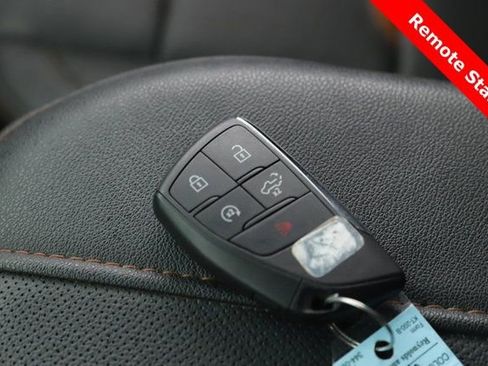 Used 2024 GMC Sierra 1500 AT4 w/ Technology Package image 3