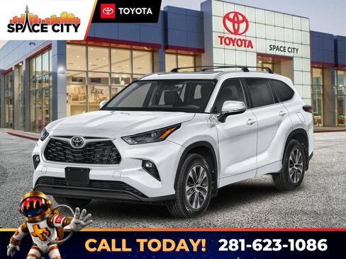 Used 2026 Toyota Highlander XLE AWD/4WD image 1