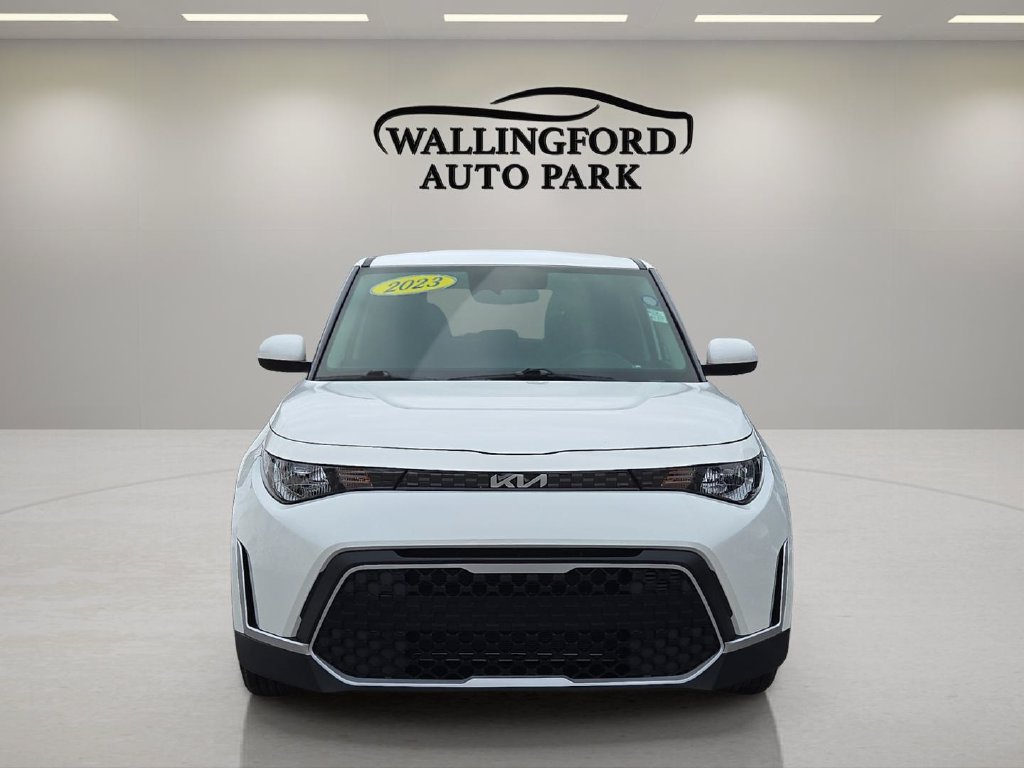 Used 2023 Kia Soul S FWD image 2