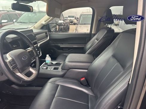 Used 2023 Ford Expedition XLT RWD image 5