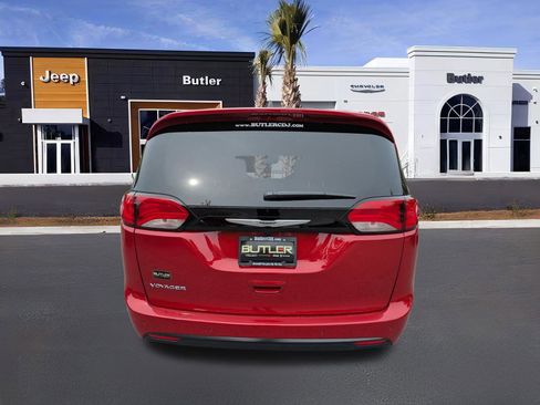 New 2026 Chrysler Voyager LX image 5