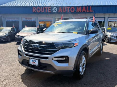 Used 2023 Ford Explorer XLT w/ Equipment Group 202A AWD/4WD image 1