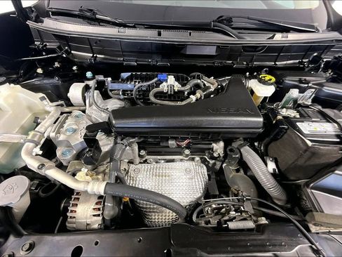 Used 2019 Nissan Rogue SV w/ Premium Package FWD image 9