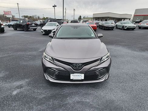 Used 2019 Toyota Camry LE image 3