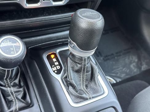 Used 2023 Jeep Gladiator Overland image 14