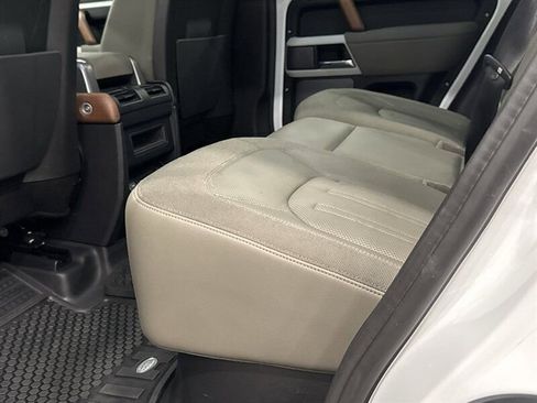 Used 2021 Land Rover Defender 110 SE image 19