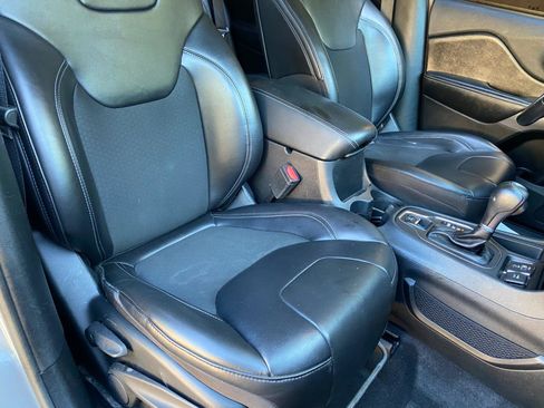 Used 2020 Jeep Cherokee Latitude Plus FWD image 52