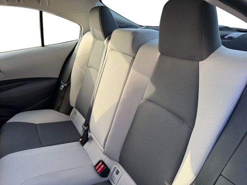 Used 2025 Toyota Corolla LE image 16