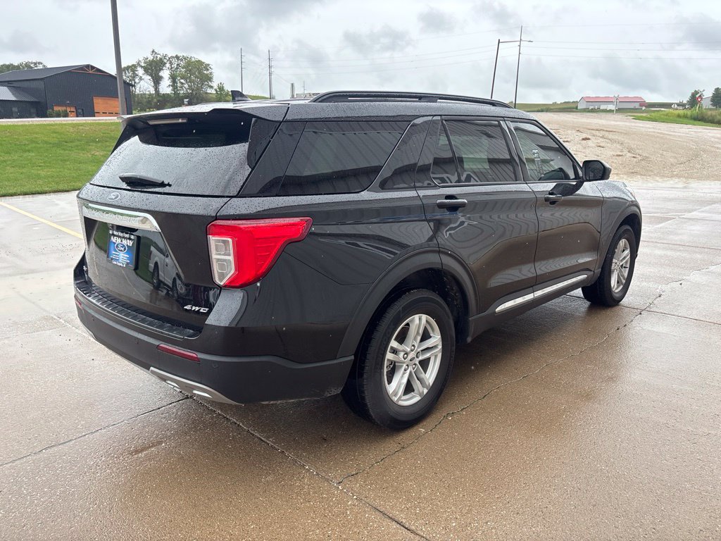 Certified 2024 Ford Explorer XLT w/ Equipment Group 202A AWD/4WD image 4