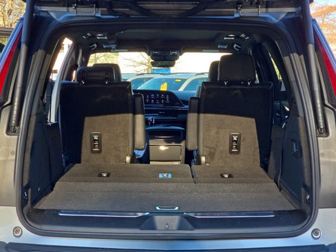 Used 2024 Cadillac Escalade Sport w/ LPO, ONYX Package image 13