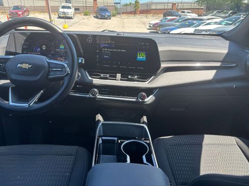 Used 2025 Chevrolet Equinox LT FWD image 17