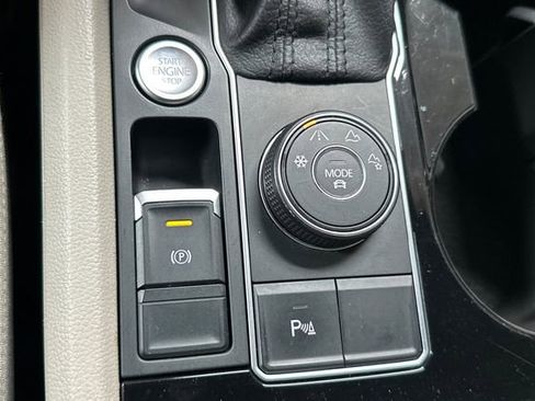 Used 2018 Volkswagen Atlas SEL AWD/4WD image 38