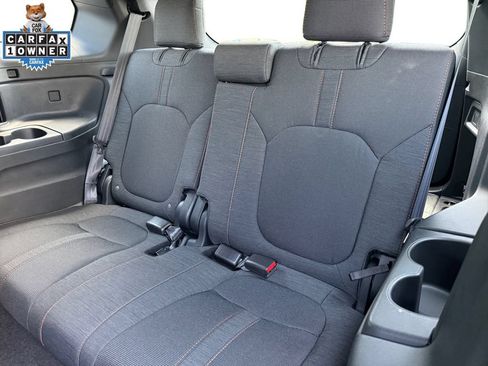Used 2025 Honda Pilot Sport image 15
