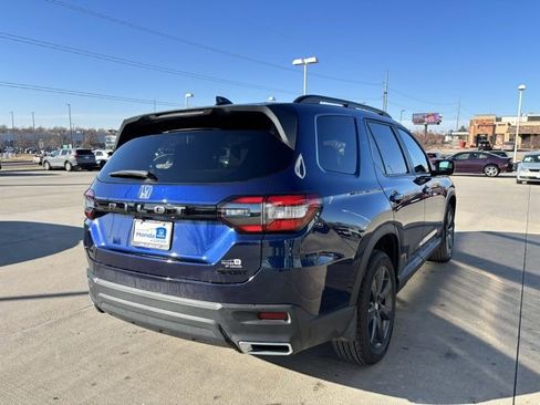 Certified 2025 Honda Pilot Sport image 5