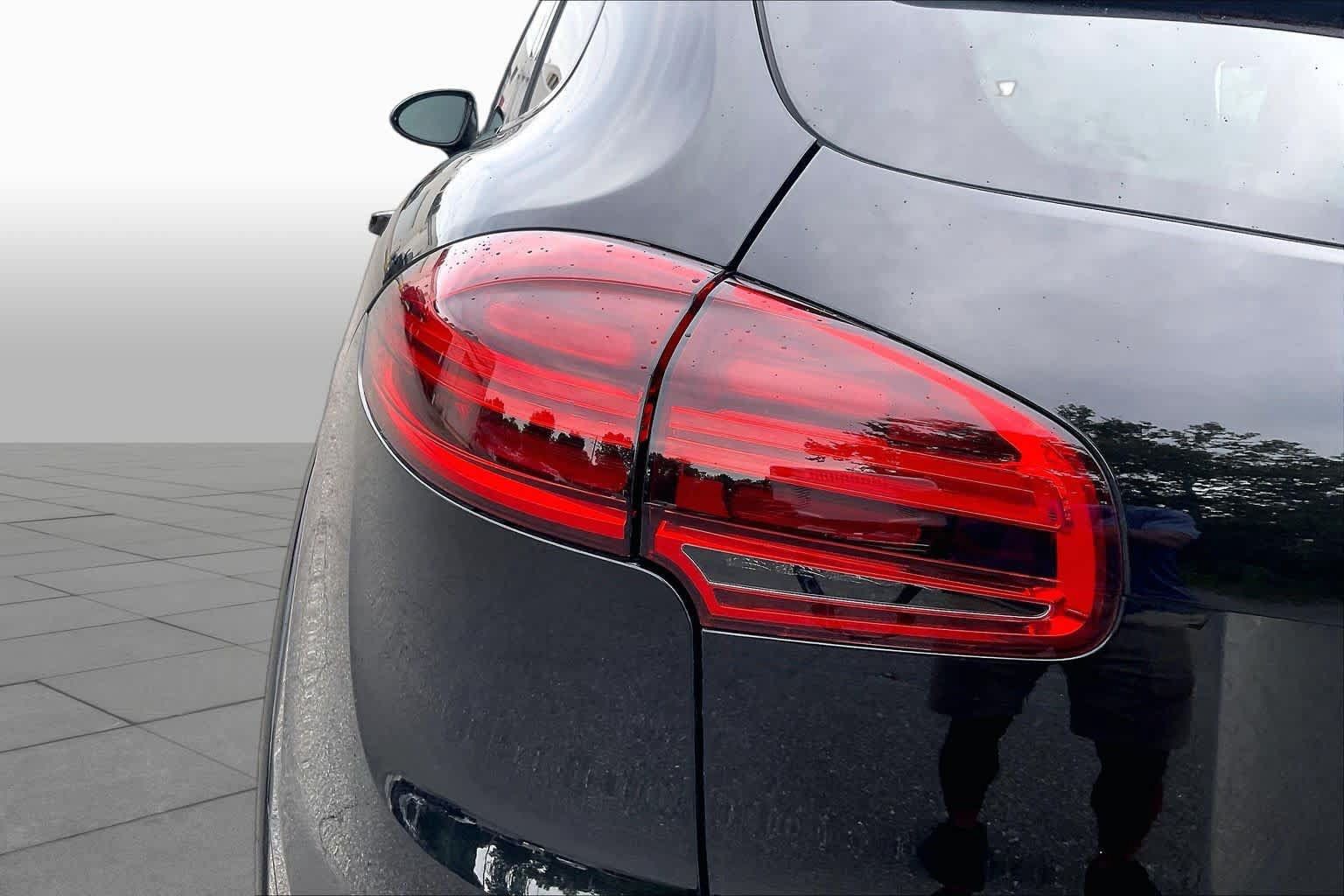 Used 2018 Porsche Cayenne AWD/4WD image 28