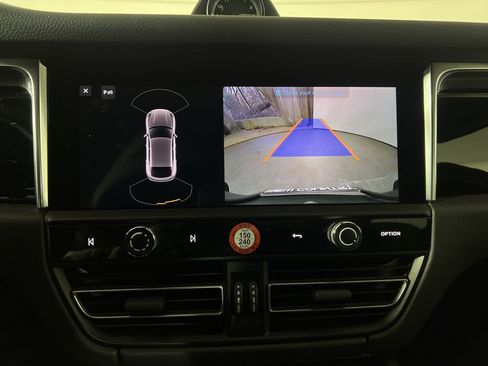 Certified 2025 Porsche Macan image 34