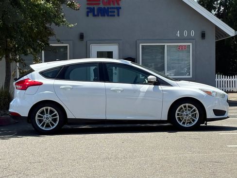 Used 2016 Ford Focus SE FWD image 4