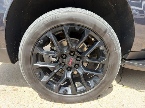 Used 2023 GMC Yukon XL SLT RWD image 16