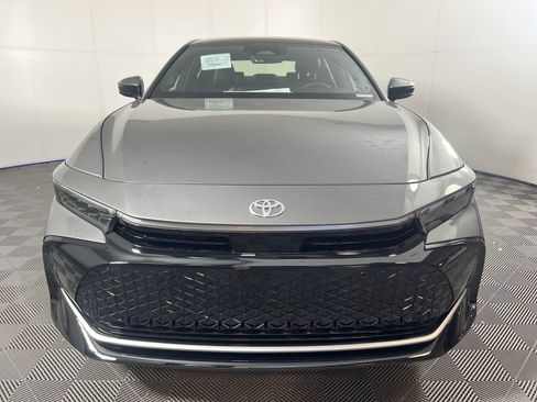 Used 2023 Toyota Crown Limited image 10