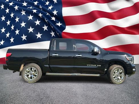 Used 2020 Nissan Titan SL w/ Moonroof Package AWD/4WD image 4