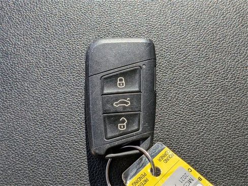 Used 2021 Volkswagen Atlas SE image 32