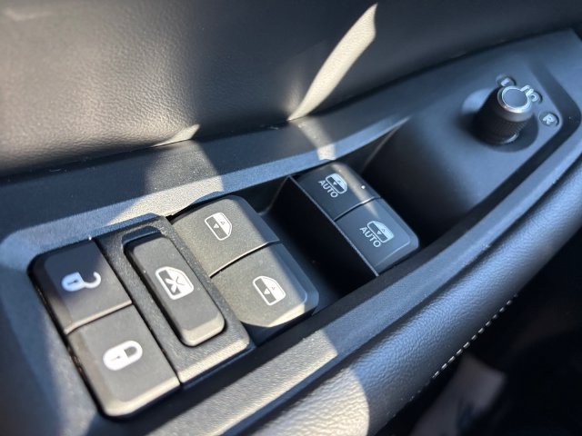 Used 2024 Jeep Grand Cherokee L Altitude AWD/4WD image 16
