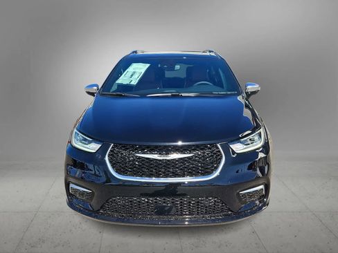New 2026 Chrysler Pacifica Pinnacle image 3