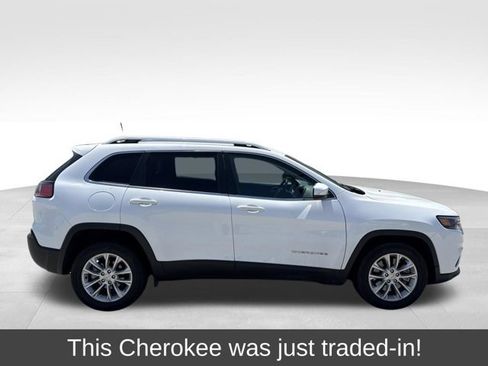 Used 2019 Jeep Cherokee Latitude w/ Cold Weather Group FWD image 1