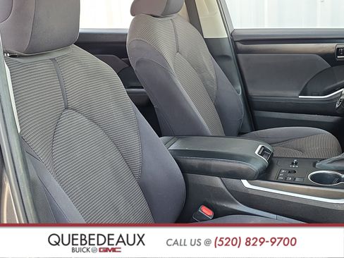 Used 2023 Toyota Highlander LE FWD image 31