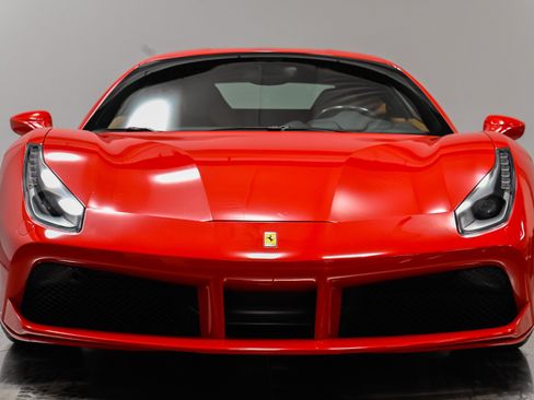 Used 2018 Ferrari 488 GTB RWD image 18