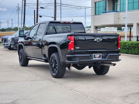 Used 2025 Chevrolet Silverado 2500 LTZ w/ LTZ Plus Package AWD/4WD image 3