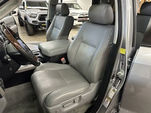 Used 2010 Toyota Sequoia Platinum AWD/4WD image 38