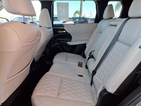 Used 2023 Mitsubishi Outlander SEL image 21