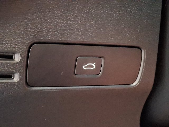 Certified 2024 Volvo XC40 B5 Core AWD/4WD image 20