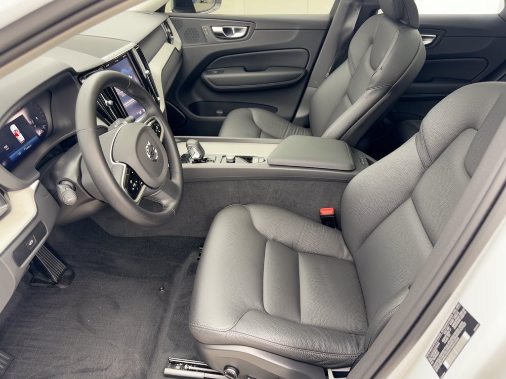 Used 2025 Volvo XC60 B5 Plus w/ Protection Package Premier AWD/4WD image 5