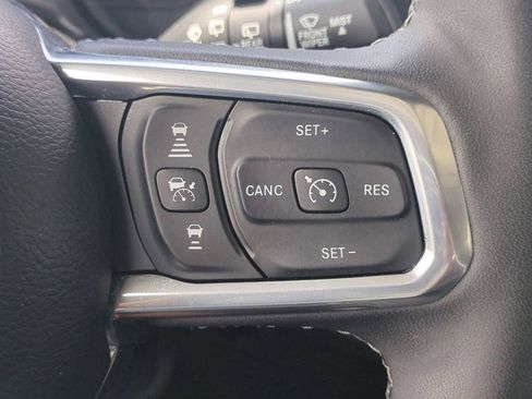 Used 2025 Jeep Wrangler Unlimited Sahara image 28