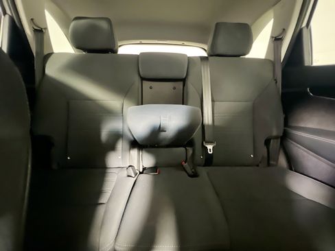 Used 2019 Kia Sorento LX FWD image 32
