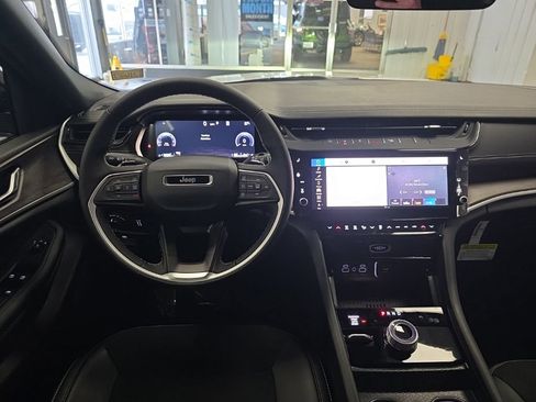 New 2026 Jeep Grand Cherokee Altitude image 20