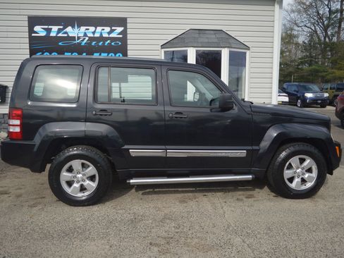 Used 2010 Jeep Liberty Sport image 5
