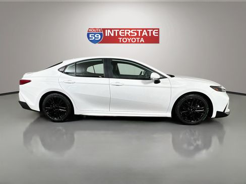 Used 2025 Toyota Camry SE w/ Convenience Package FWD image 8