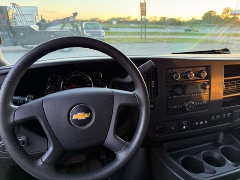 Used 2017 Chevrolet Express 2500 RWD image 7